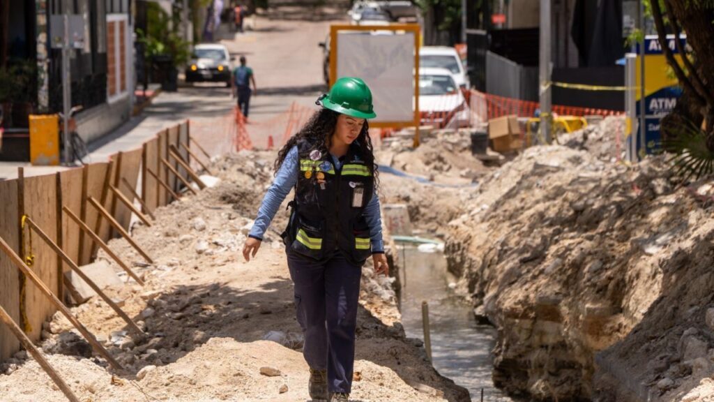 Avanza Colector Playero en Playa del Carmen: obras de Aguakan