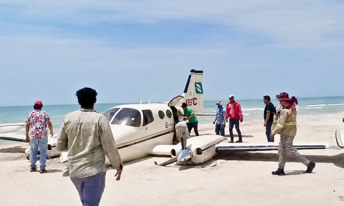 Avioneta que viajaba de Culiacán a Cancún aterriza en Campeche