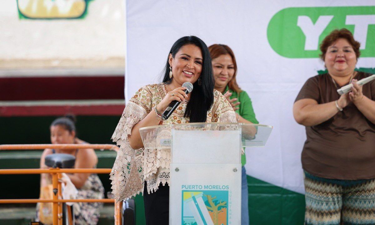 Blanca Merari entrega triciclos de carga en Leona Vicario