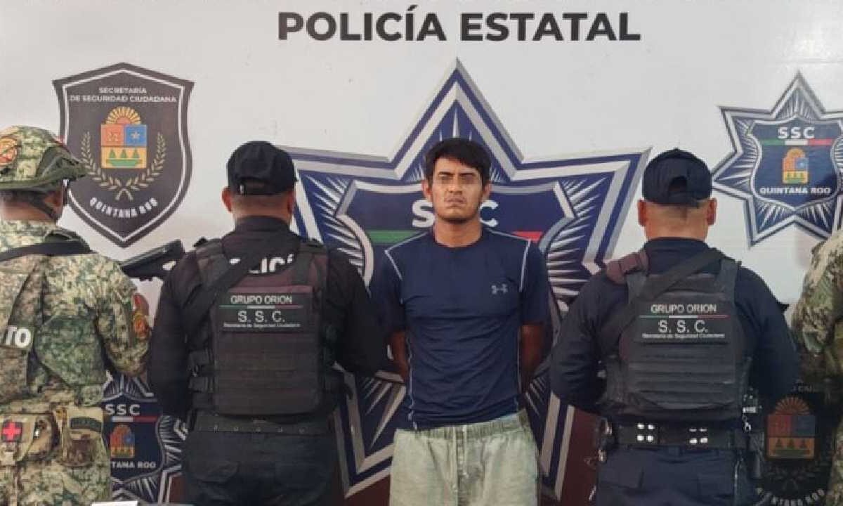 El sujeto tiraba droga en obras de Costa Mujeres.