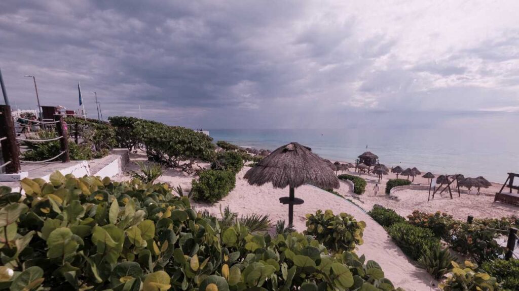 Clima en Quintana Roo: inicia junio con ambiente caluroso, nublados y posibles lluvias; vigilan onda tropical 4