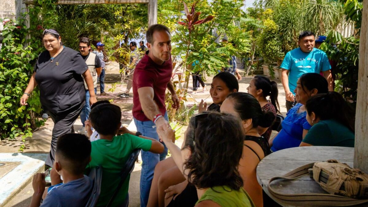 Diego Castañón acerca atención directa a comunidades de Tulum