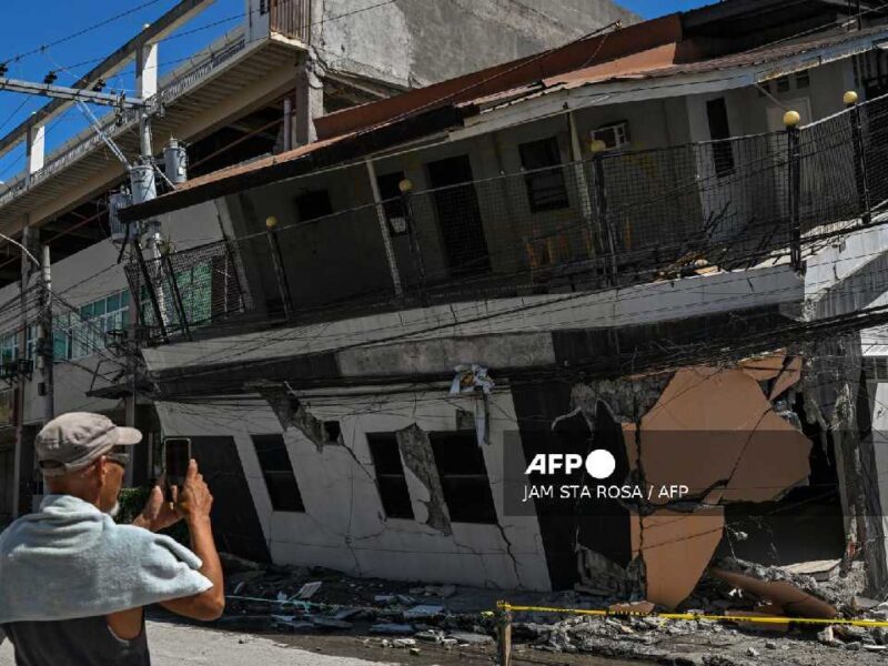 Filipinas: aumenta a 41 el número de personas fallecidas tras el potente terremoto (galería)