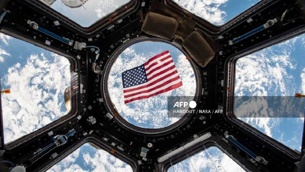 Astronautas realizaron con éxito la maniobra.