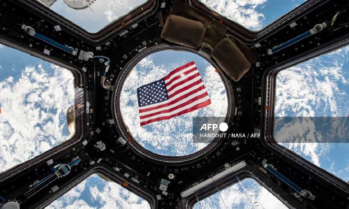 Astronautas realizaron con éxito la maniobra.