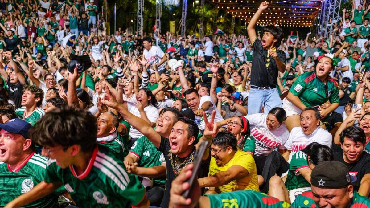 Fiesta y convivencia en el Fut Fest de Cancún.