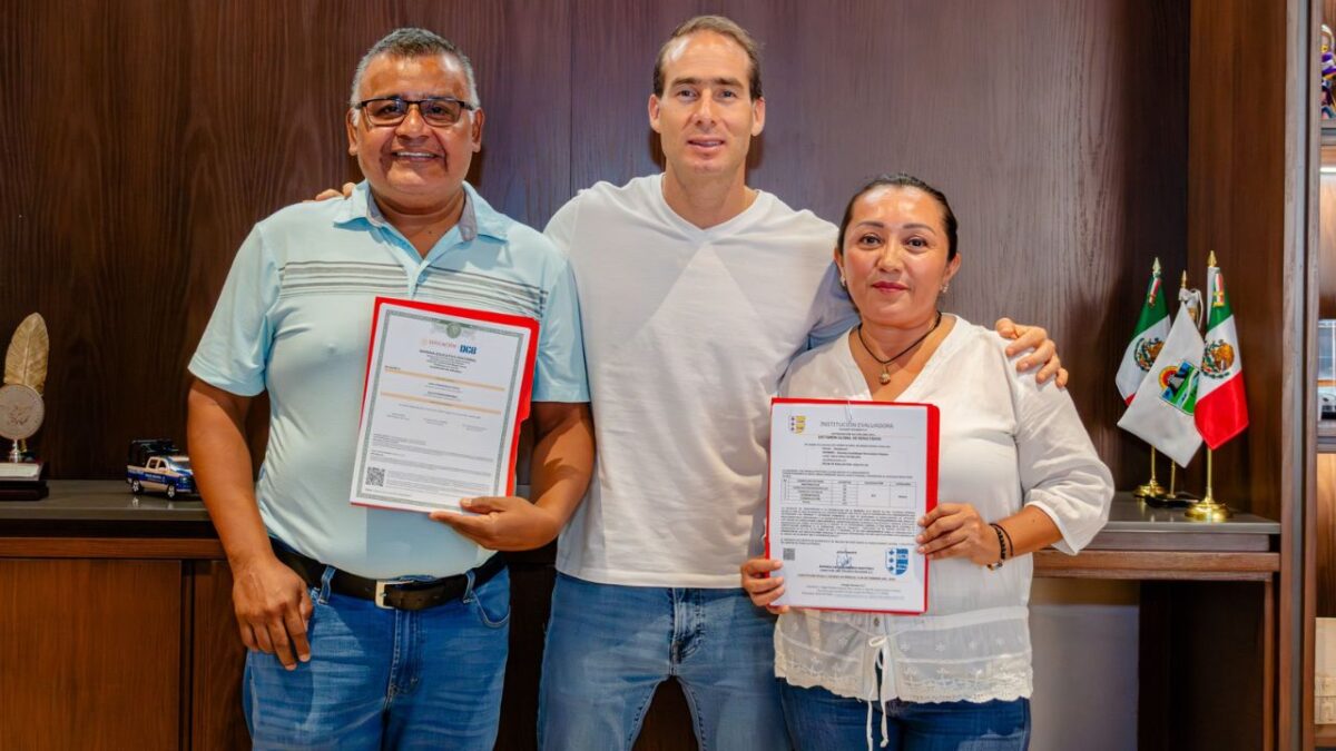 Impulsa Diego Castañón la educación para adultos en Tulum