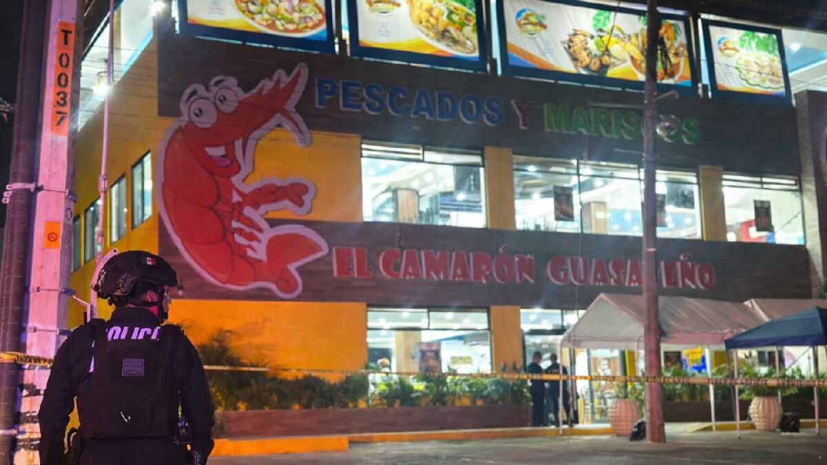 Atacan marisquería en Playa del Carmen.