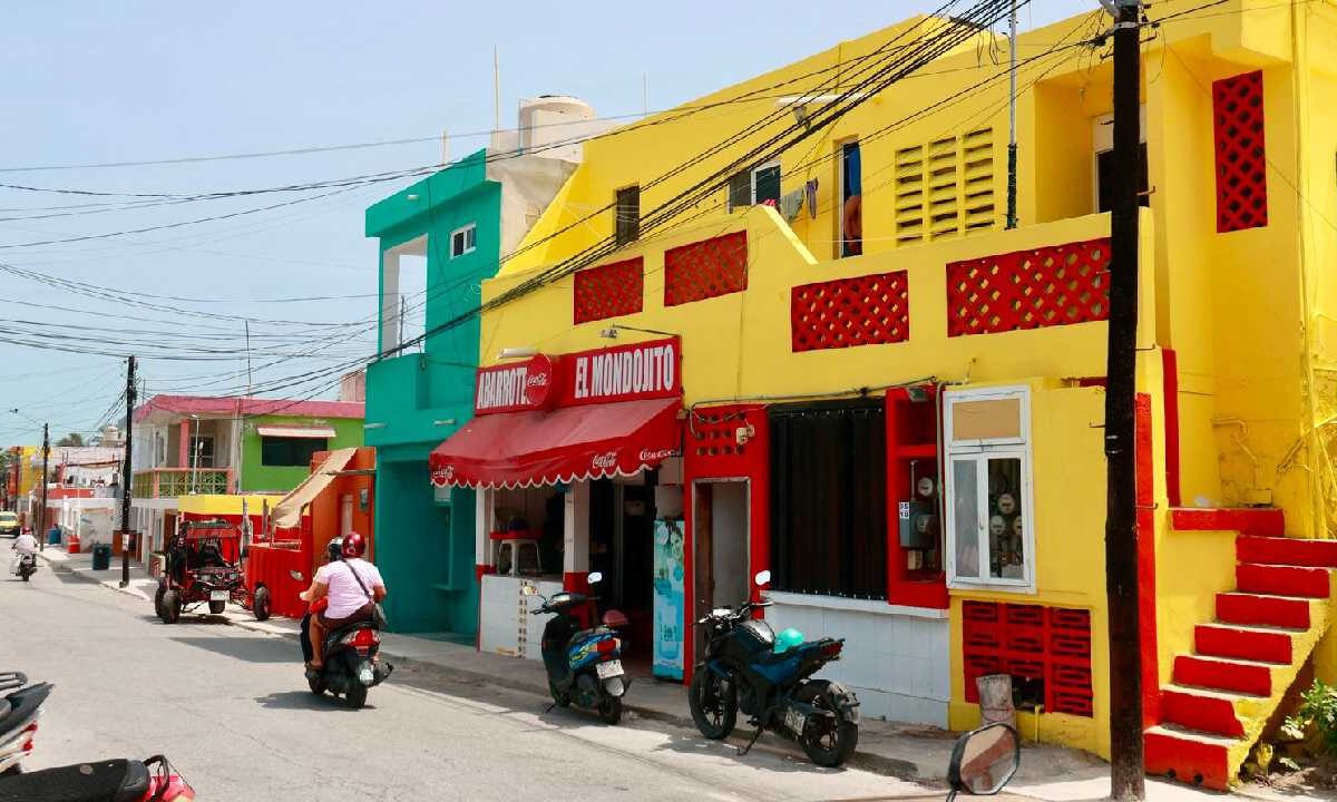 Isla Mujeres transforma fachadas.