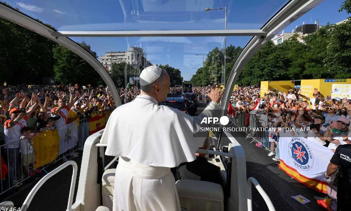 El Papa abrazó al pueblo español.