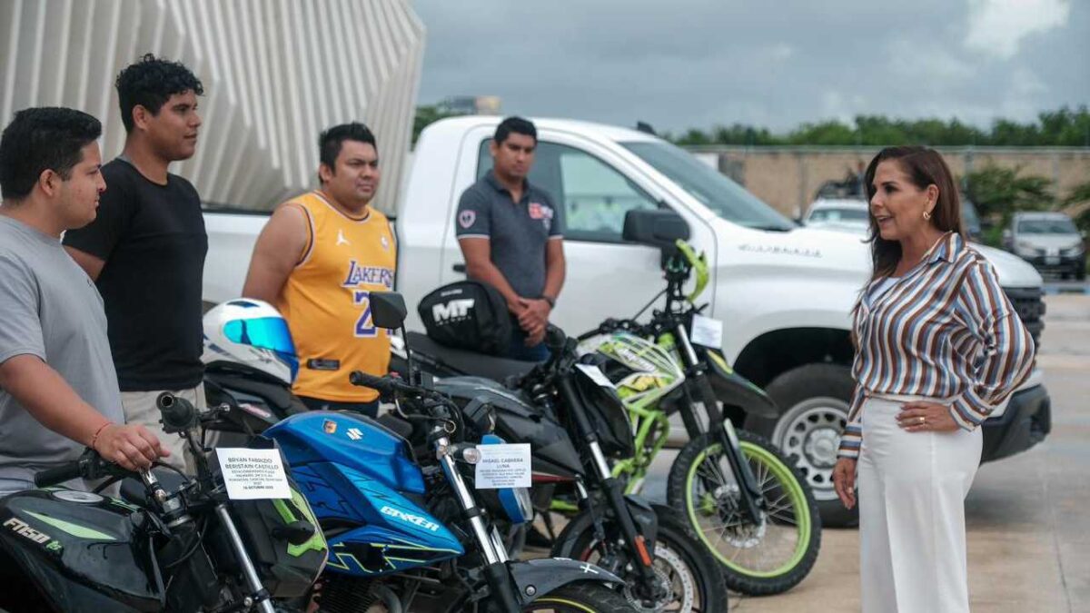 Mara Lezama devolvió vehículos recuperados.