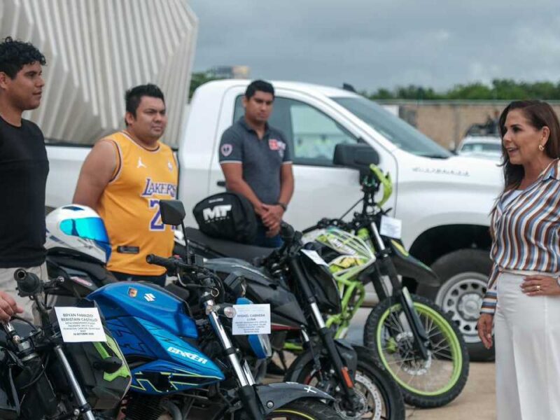 Mara Lezama devuelve 8 vehículos recuperados y lleva tranquilidad a familias de Quintana Roo