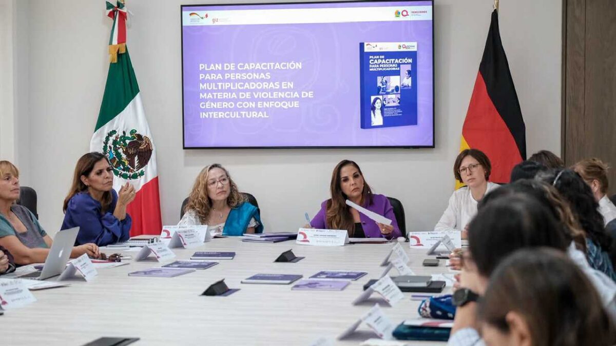 Mara Lezama prioriza la atención a la mujer.