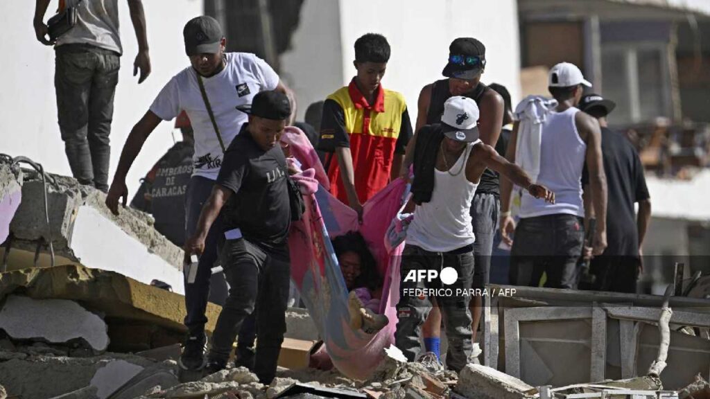 México envía 250 soldados rescatistas y 5 canes a Venezuela tras devastadores sismos