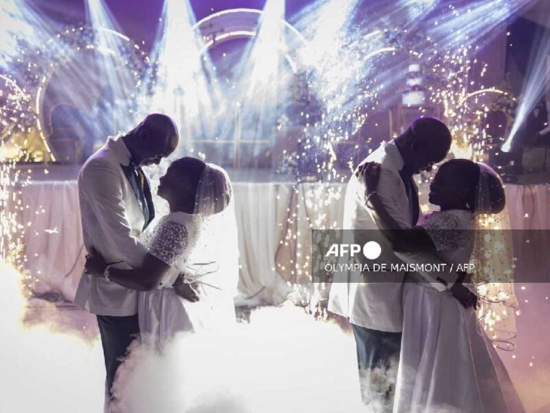 Nigeria sorprende con boda doble de gemelos en una ceremonia única y simétrica