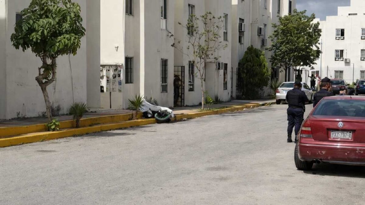 Pistoleros ejecutan a una supuesta prestamista en el fraccionamiento Paseos del Mar en Cancún