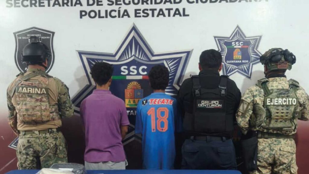 Policías del Grupo Centurión sorprenden a 2 menores de edad en Villas Otoch de Cancún con drogas