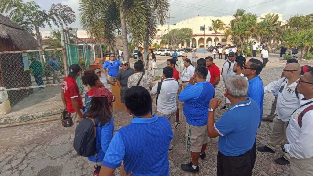 Tensión en Mahahual: trabajadores bloquean acceso al Puerto Costa Maya por demanda de utilidades