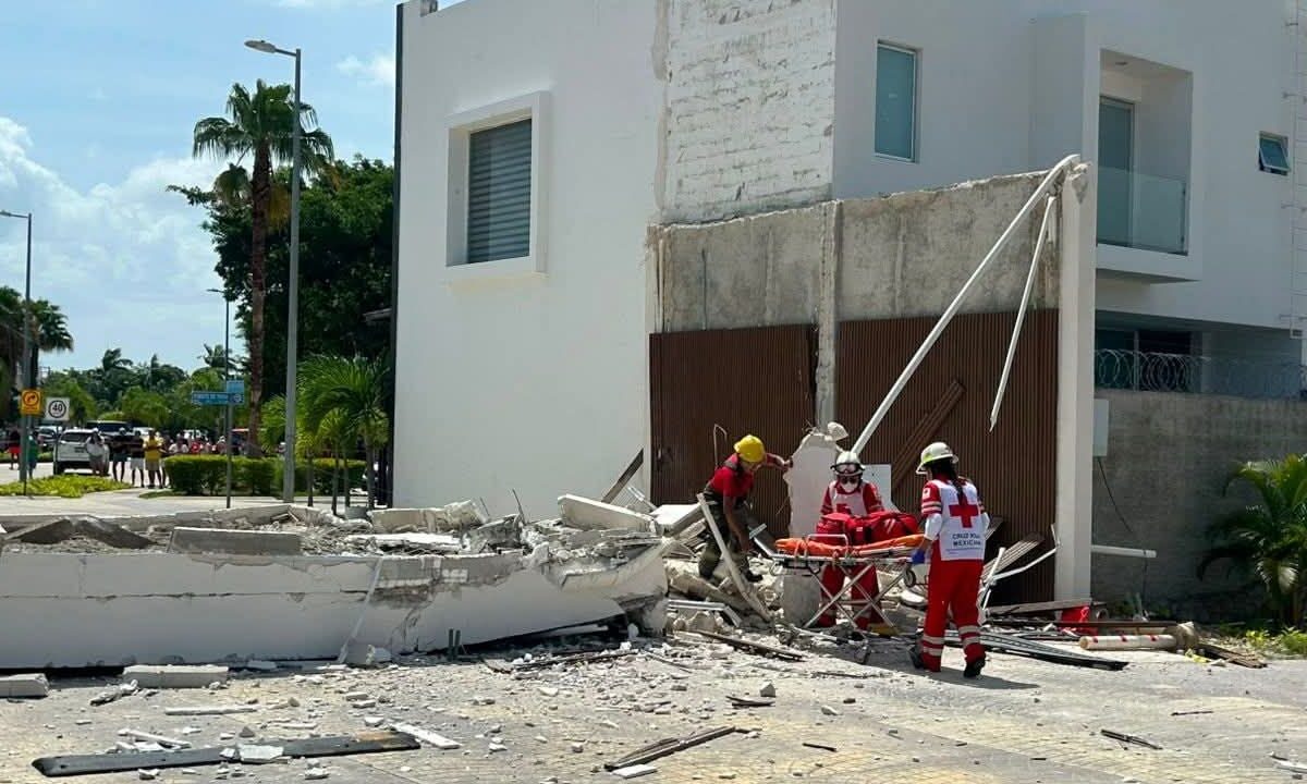 Accidente en avenida Huayacán Cancún: Colapso deja un muerto