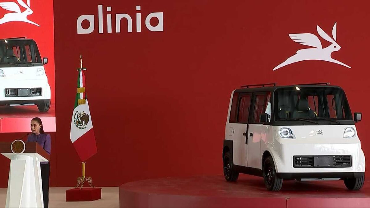 Presentan a Olinia.