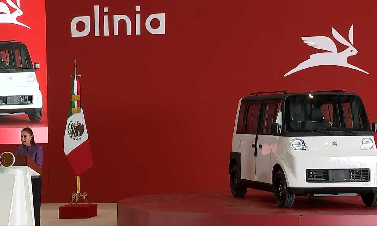 Presentan a Olinia.