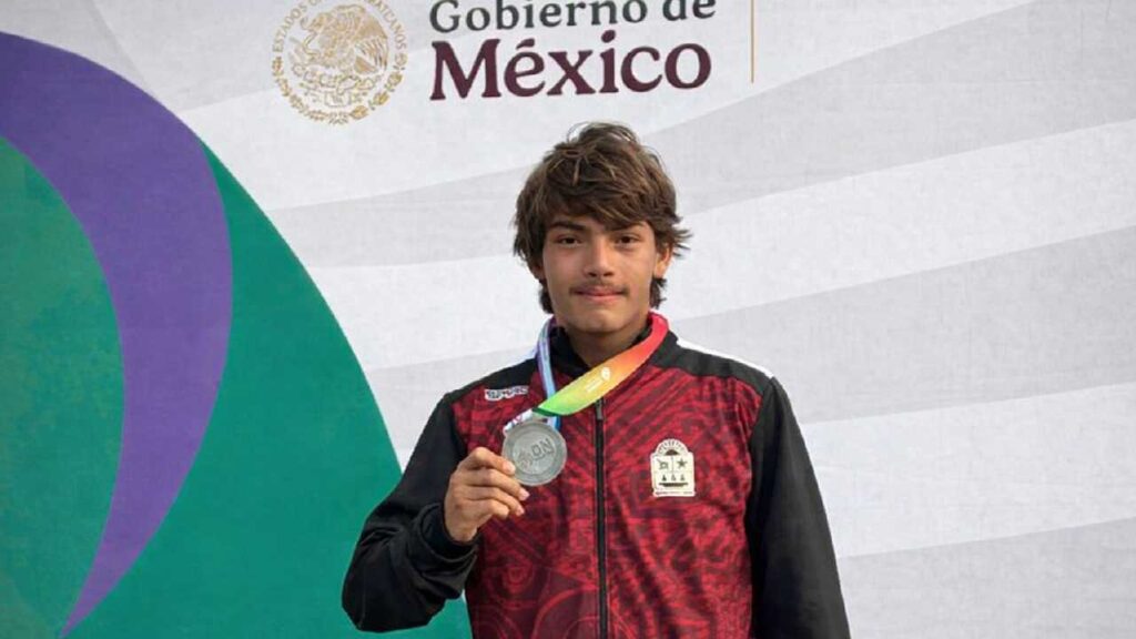 ¡Bravo! Surfista quintanarroense gana medalla de plata en la Olimpiada Nacional