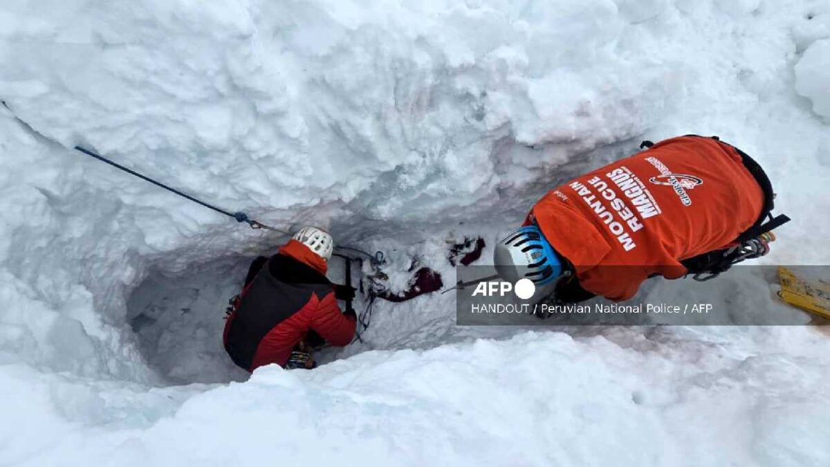 Hallan cuerpos de alpinistas.
