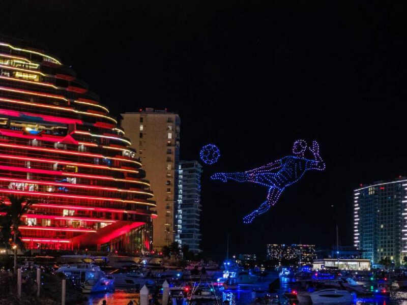 ¡Noche mágica e histórica! Revive algunos momentos del Drone Show Record que se llevó a cabo en Cancún