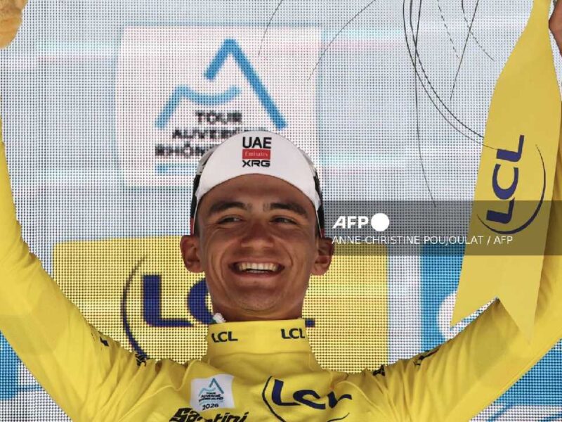 ¡Viva México! Issac Del Toro conquista los Alpes y se corona campeón antes del Tour de Francia