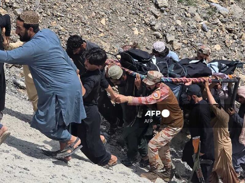 Accidente de autobús en Pakistán deja al menos 40 muertos tras caer a un barranco