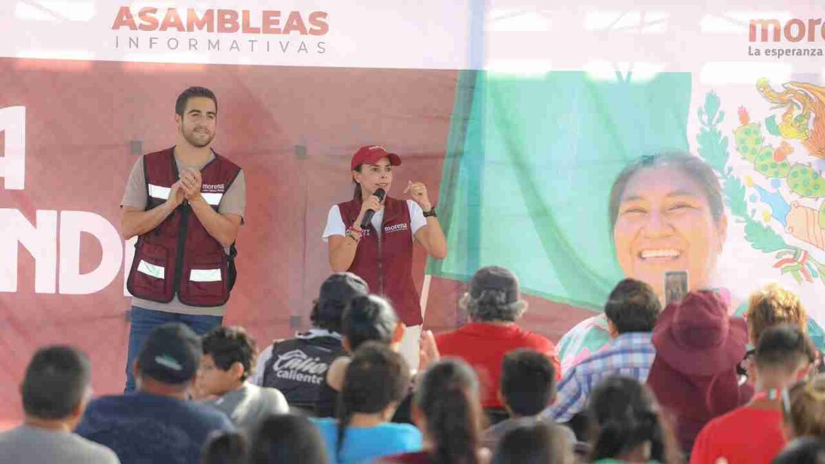 Ana Paty Peralta cercana a la gente.