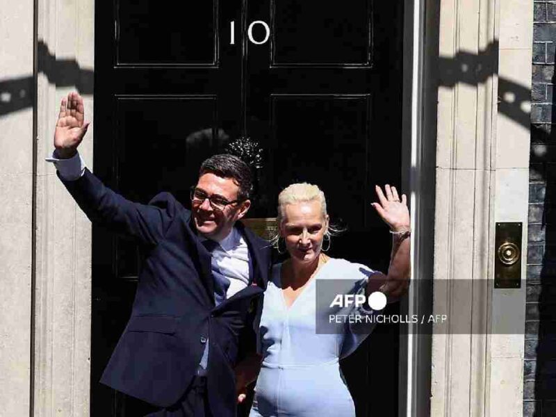 Andy Burnham asume como primer ministro del Reino Unido tras la salida de Keir Starmer