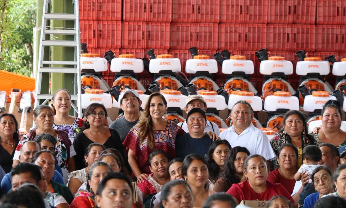 Mara Lezama entregó apoyos en el sur de Q. Roo.