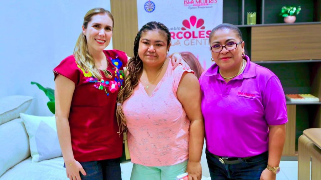 Atenea Gómez atiende a familias en Zona Continental