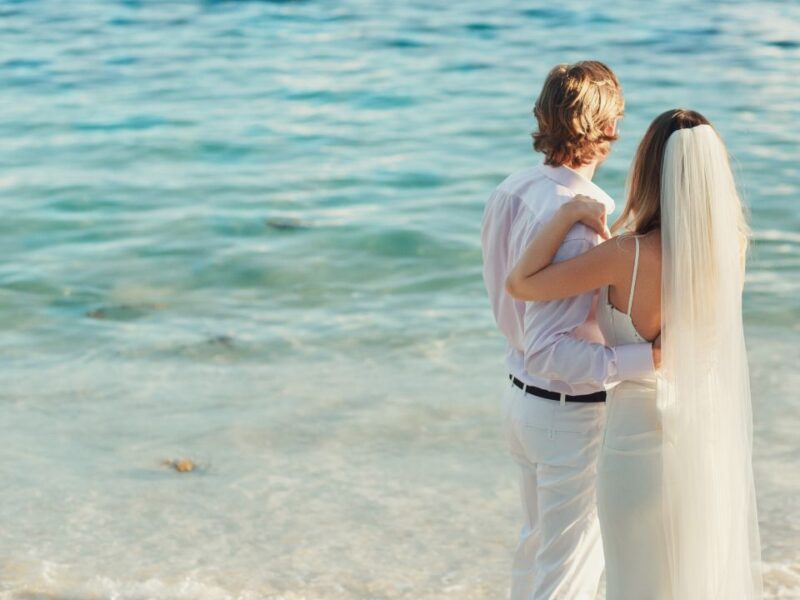 Turismo de romance en el Caribe Mexicano sufre caída del 30% por sargazo