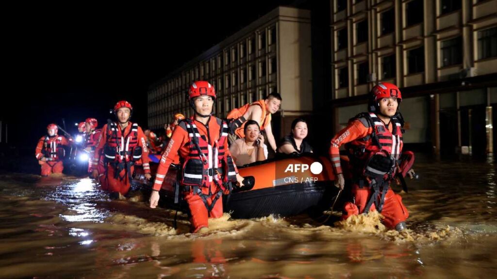 China enfrenta una tragedia por inundaciones; ya son 39 las personas fallecidas