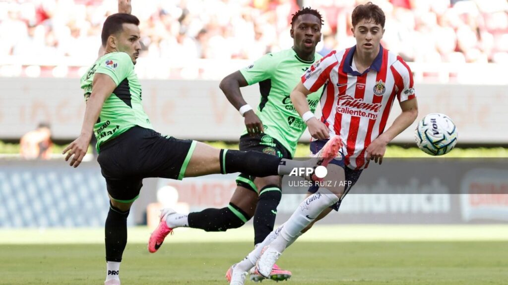 Chivas vence a Juárez con gol de Alvarado en el 90+6