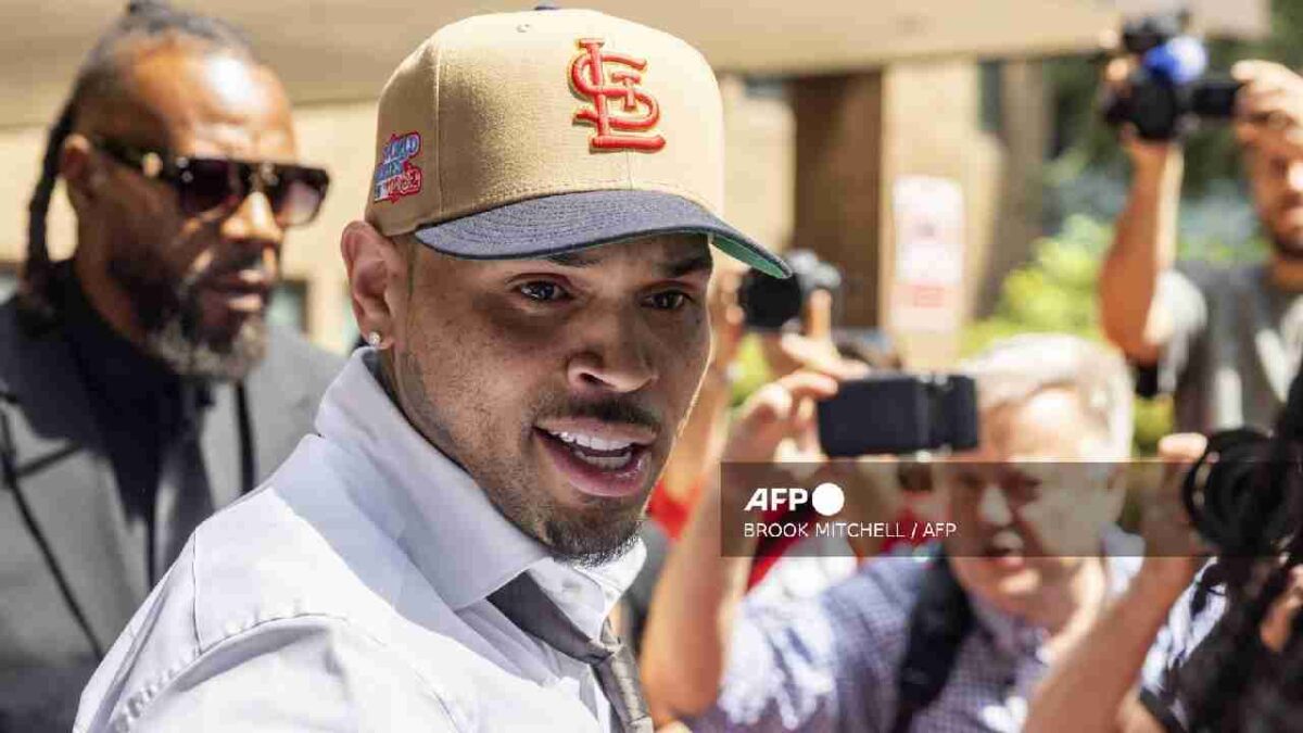 Chris Brown tendrá que esperar sentencia.