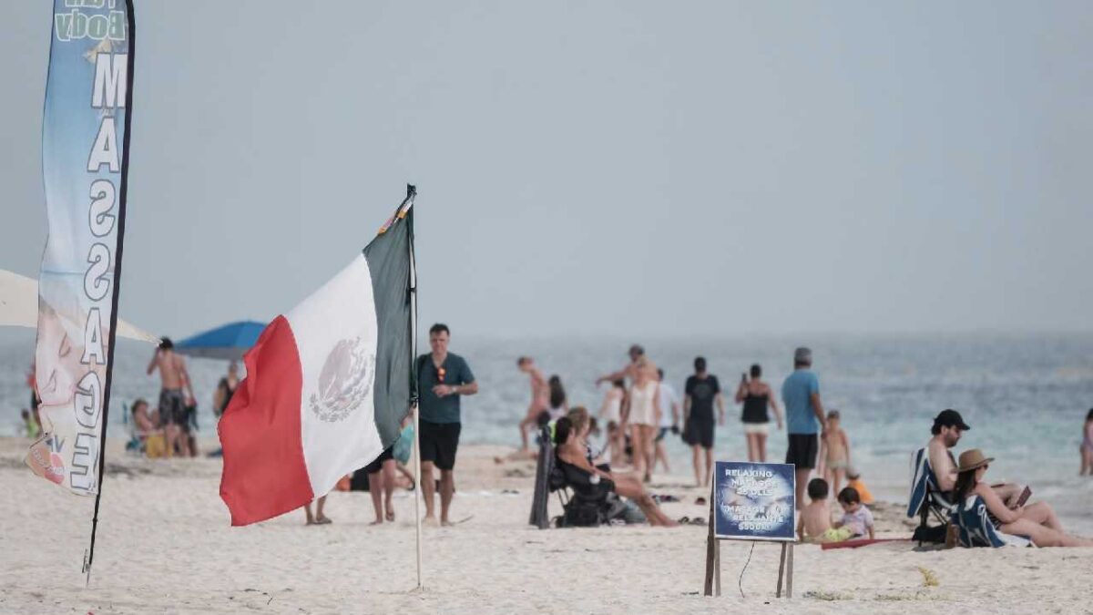 Prevén nublados y lluvias aisladas.