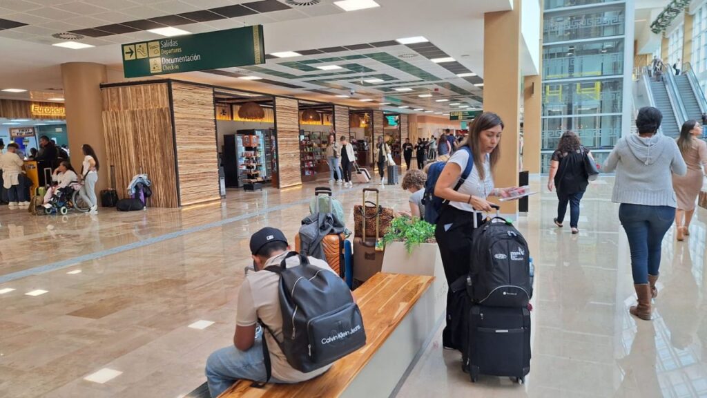 Conectividad aérea en el Caribe mexicano sufre histórica caída