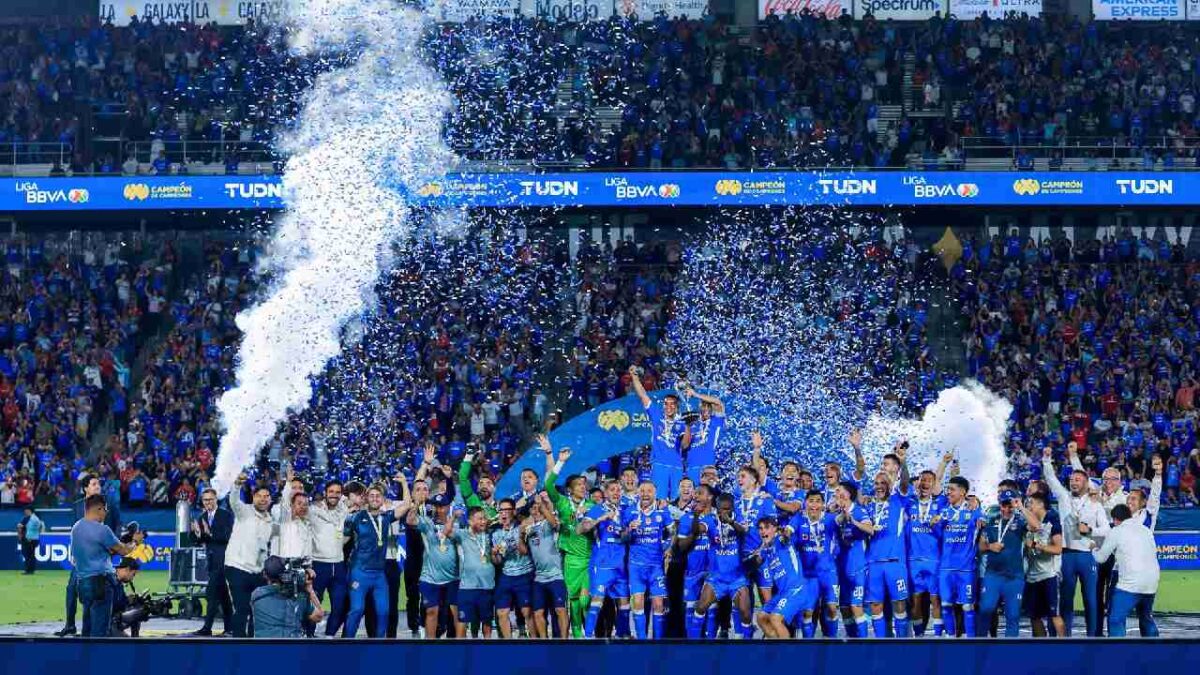 Cruz Azul se alzó con otro título.