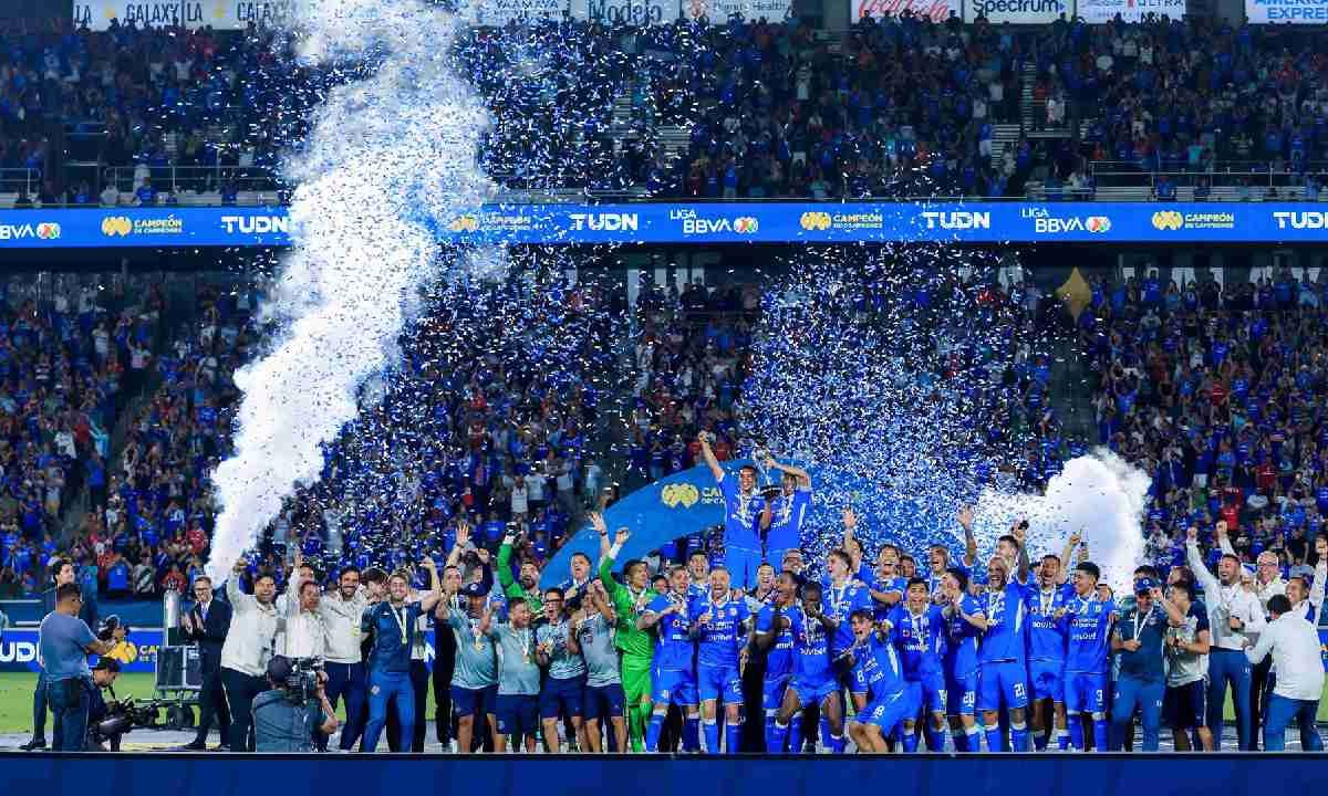 Cruz Azul se alzó con otro título.