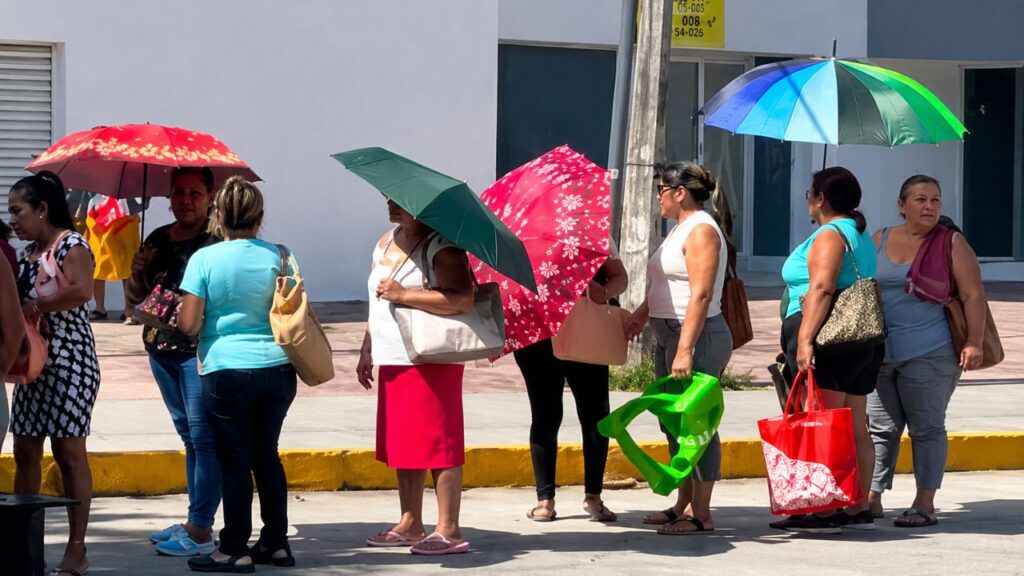 Cruz Roja atienden casos por golpe de calor en Cancún