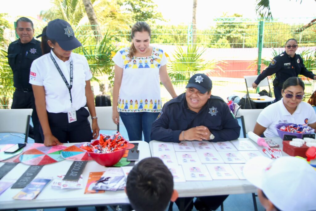 Curso de verano en Isla Mujeres "Ba’axlo’ob Paalalo’ob"