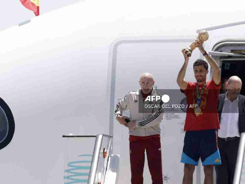 España celebra el regreso de sus campeones del mundo con un recibimiento histórico