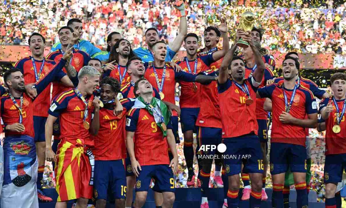 España ganó a Argentina.