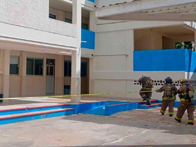 Falla la fórmula de un trabajador y evacuan una escuela privada en Cancún para evitar intoxicación