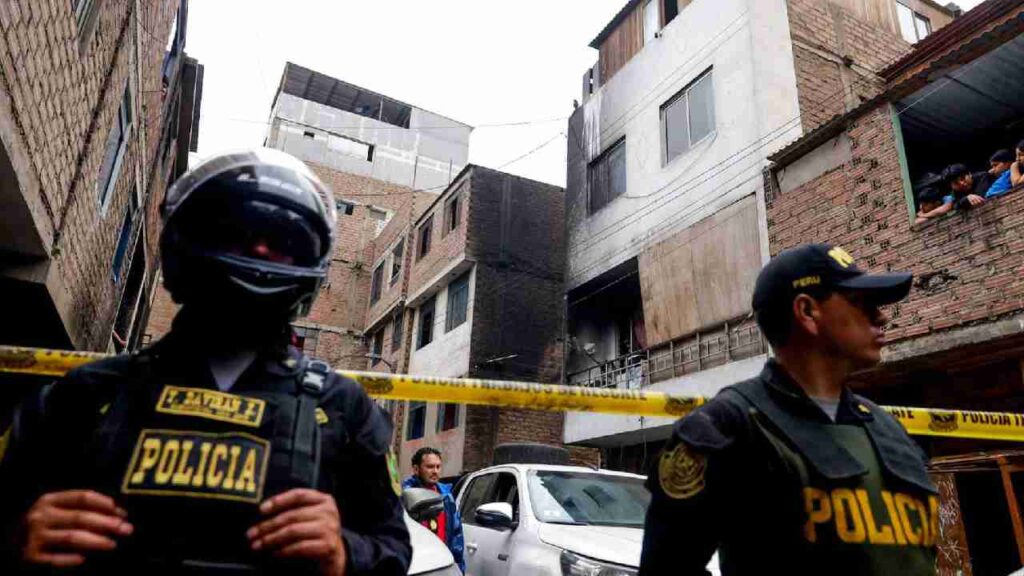 Fuego consume dos casas en Lima y deja diez víctimas mortales
