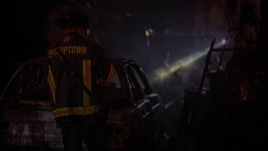 Incendio en taller mecánico moviliza a Bomberos en Cancún