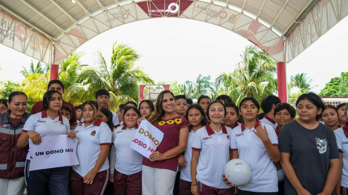 Mara Lezama entrega domo escolar en Huay-Pix tras 44 años